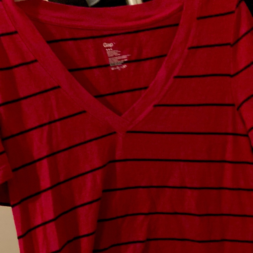 Gap v neck tee